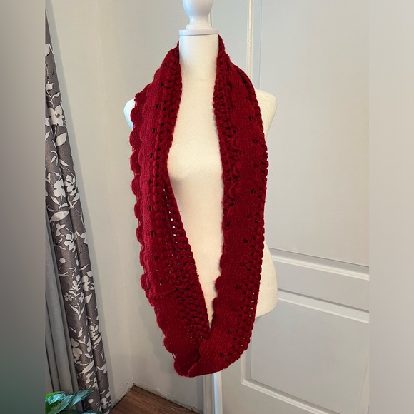 🧣 Anna & Ava red chunky scarf. Acrilic material. Gently worn. 🧣 - Picture 2 of 4